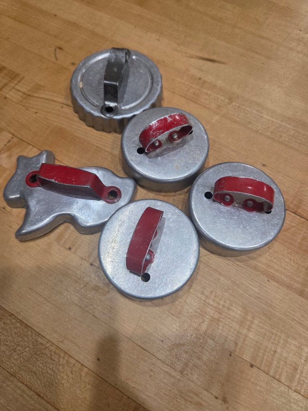 Lot of 5 Vintage Aluminum Cookie Cutters Red Painted Handles Cat Round Biscuits